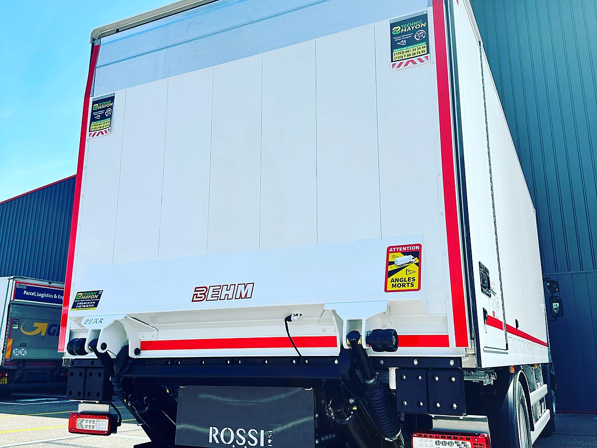 BEHM-Camion mat Bär Cargolift Hebebühn, Technic Hayon Stickeren