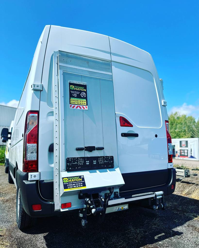 Hayon élévateur posé sur un utilitaire Renault Master par Technic Hayon